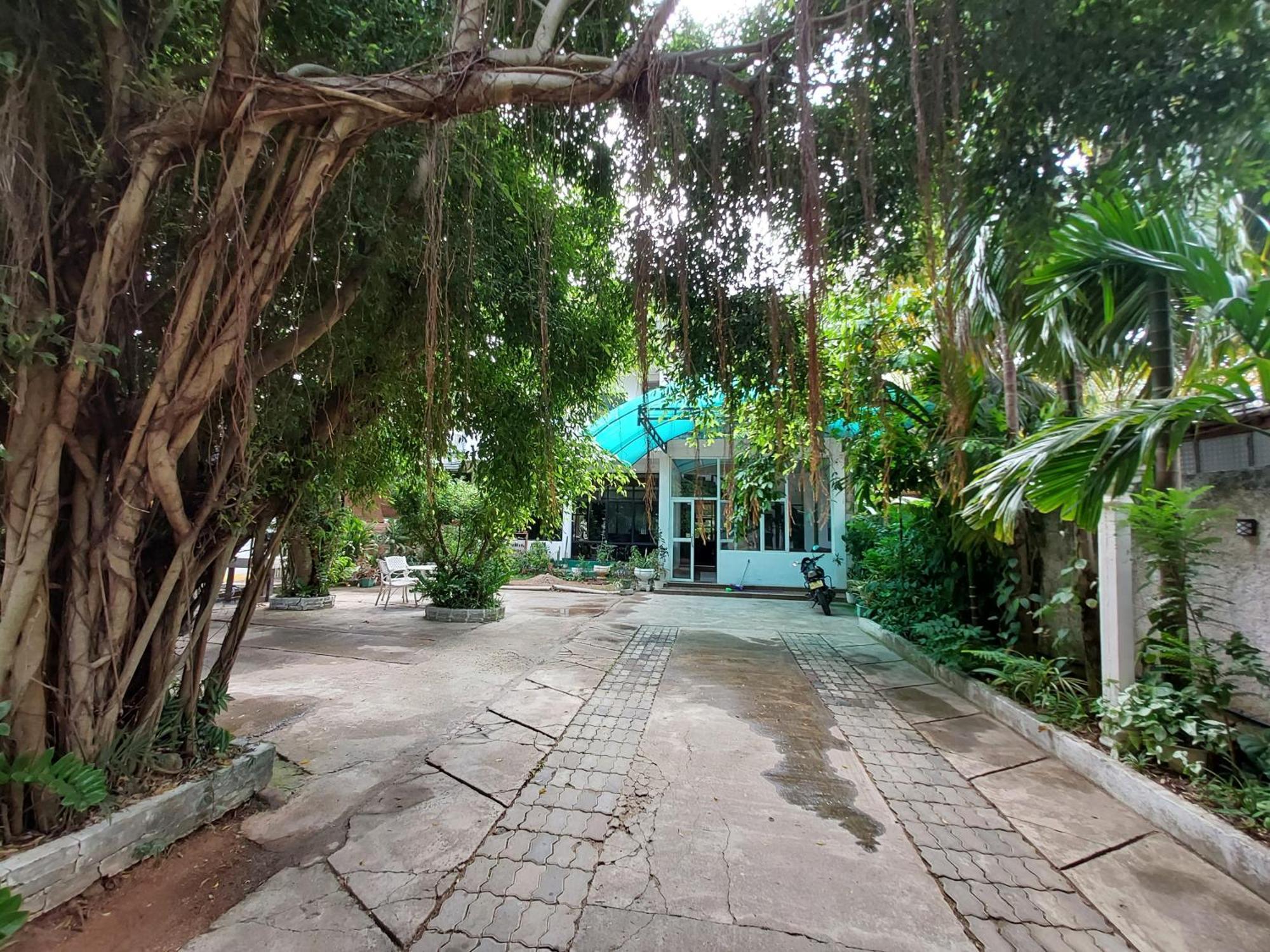 אנוראדפורה Lake Wave Hotel מראה חיצוני תמונה