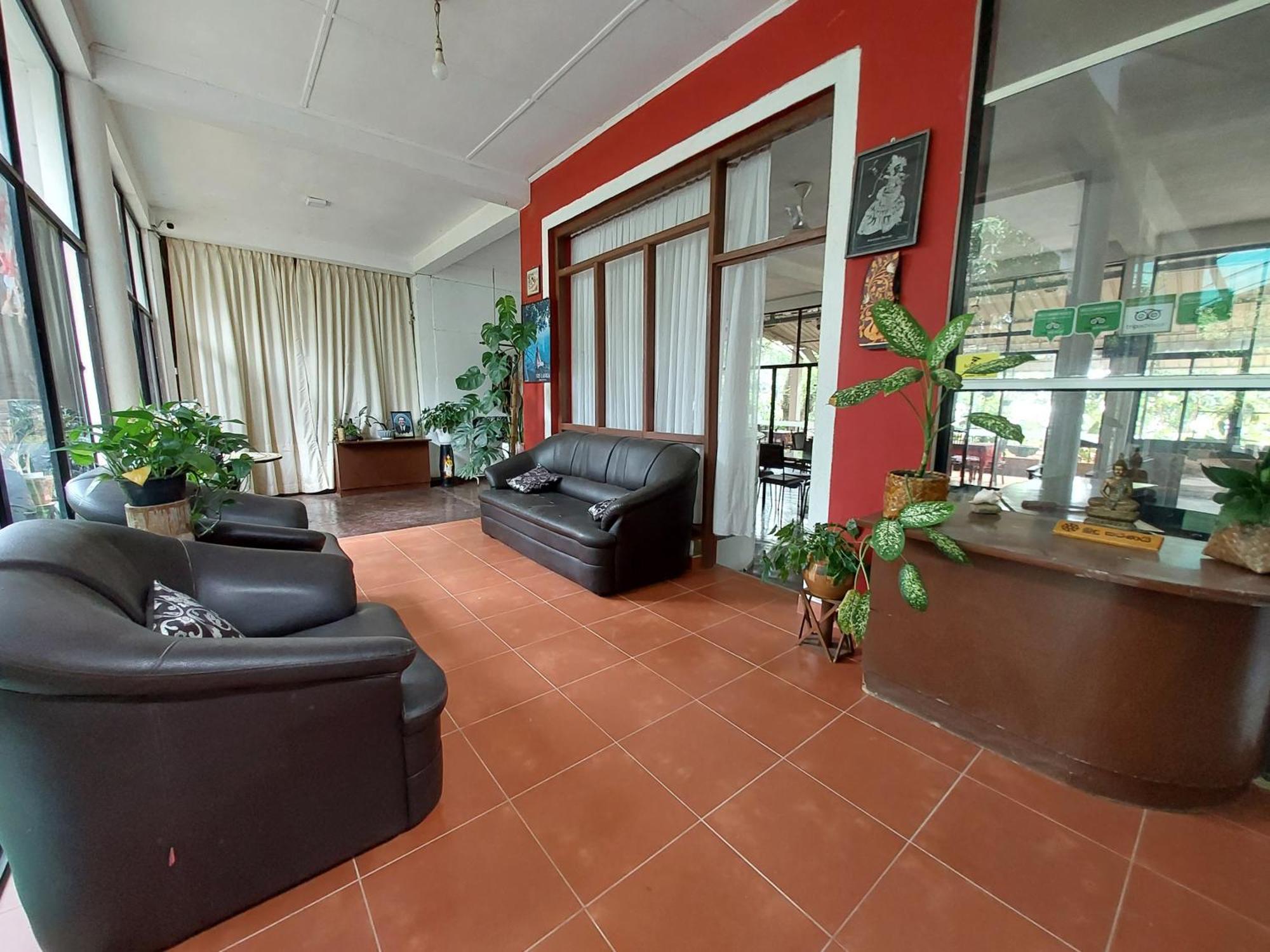 אנוראדפורה Lake Wave Hotel מראה חיצוני תמונה