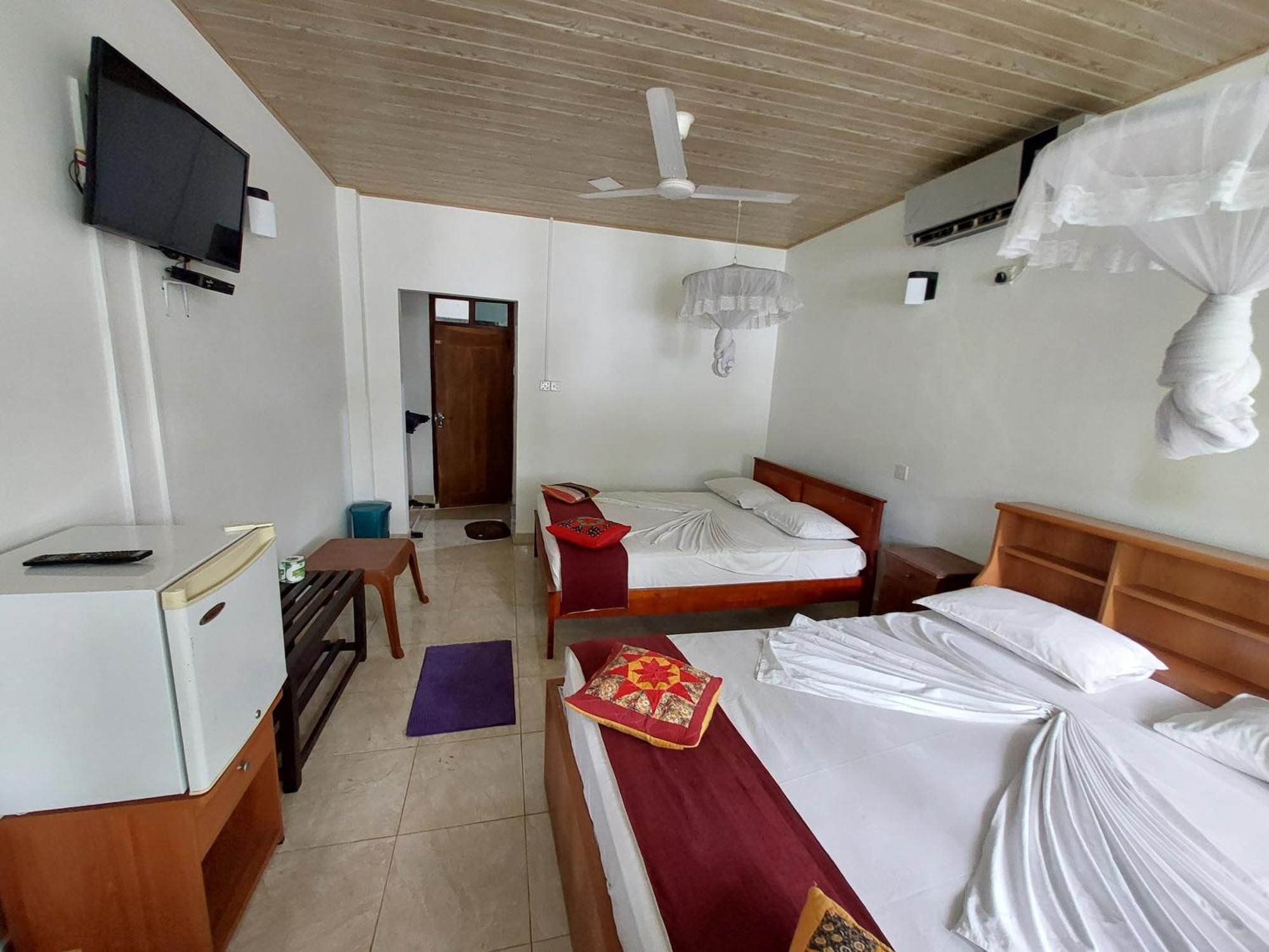 אנוראדפורה Lake Wave Hotel מראה חיצוני תמונה