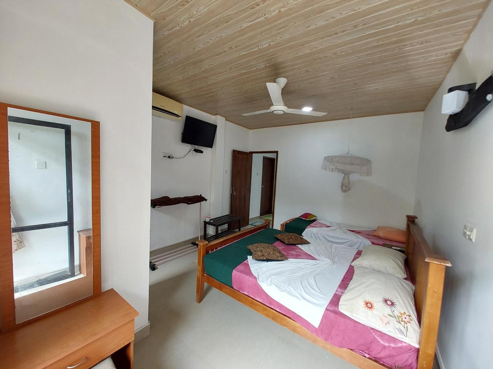 אנוראדפורה Lake Wave Hotel מראה חיצוני תמונה