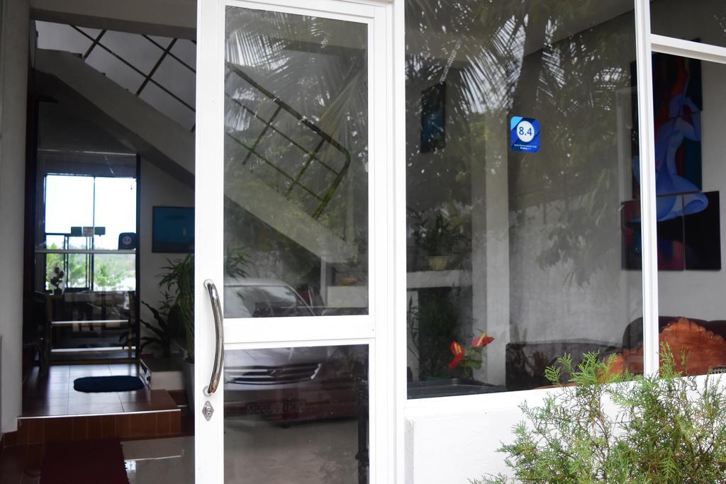 אנוראדפורה Lake Wave Hotel מראה חיצוני תמונה